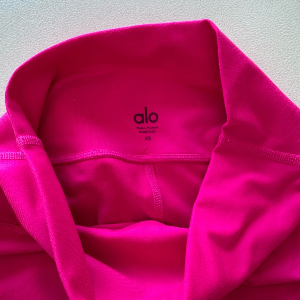 ALO Yoga Hot Pink Activewear Bra and Leggings - Picture 8 of 10